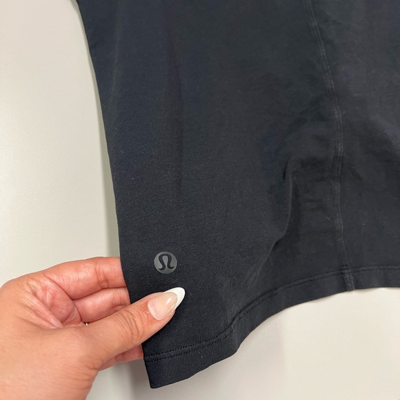 Lululemon 🍋 Crescent Tank Top Size 8 - Picture 3 of 6